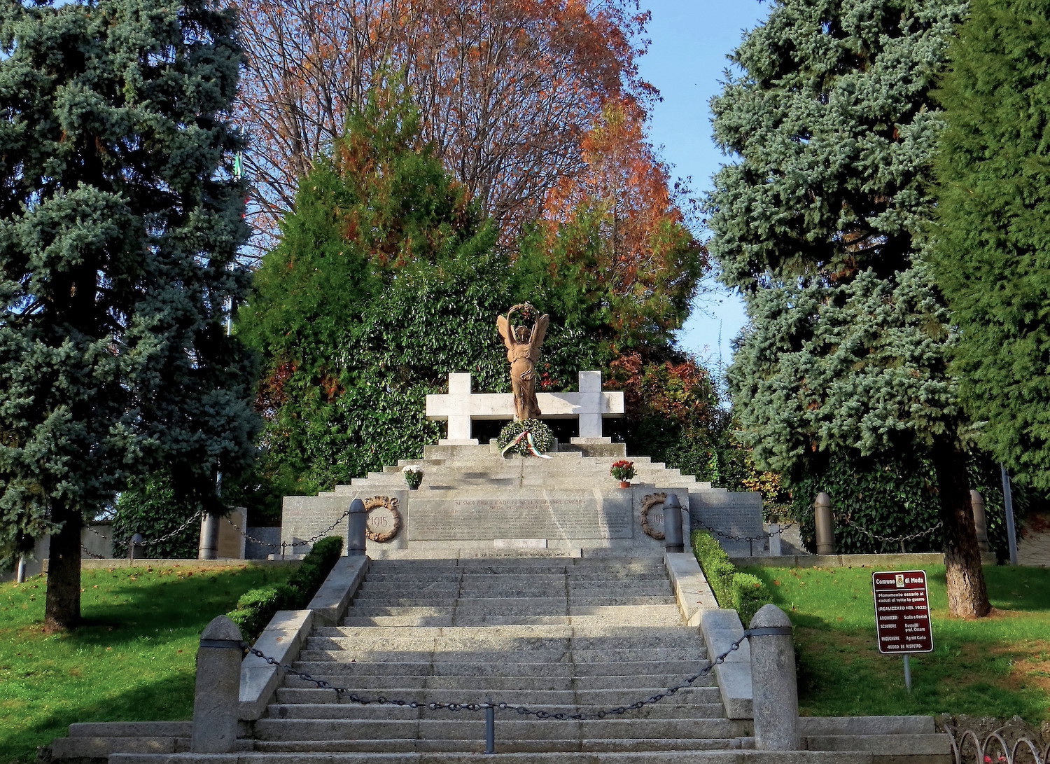 Monumento ai caduti medesi